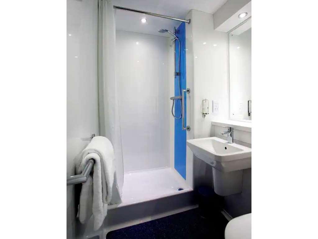 Travelodge London Central Bank 客房 照片