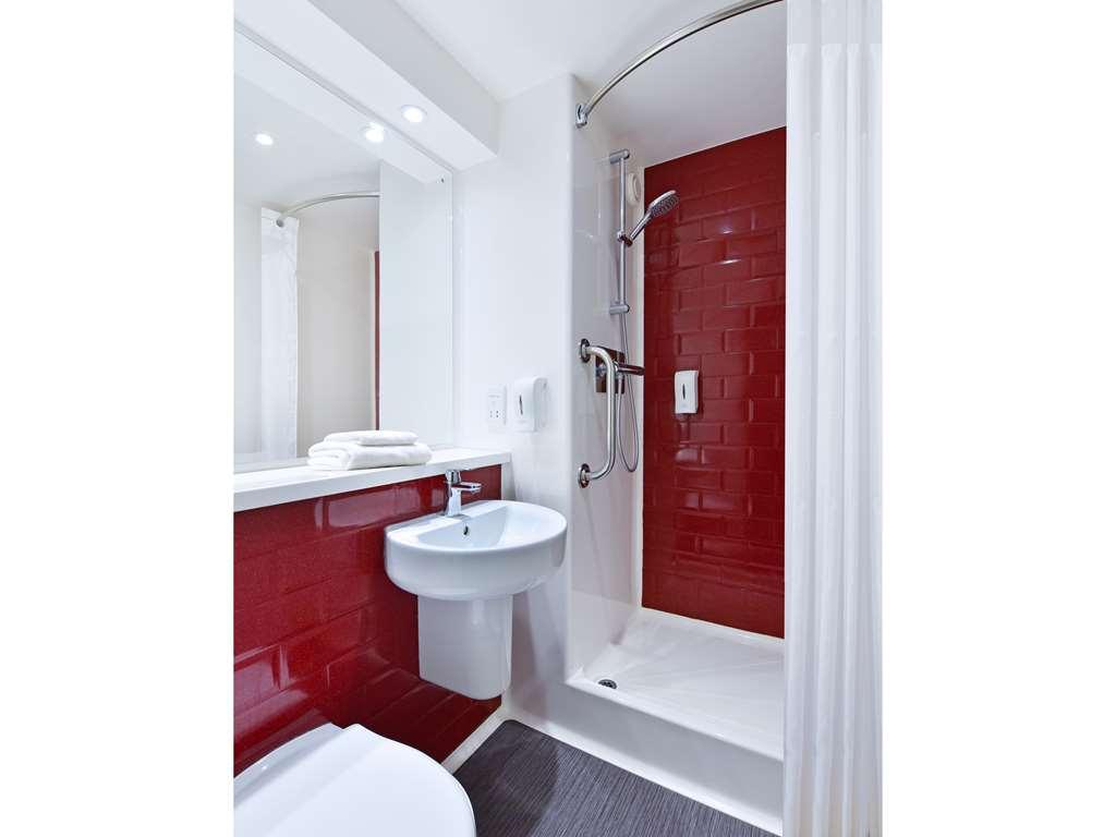 Travelodge London Central Bank 客房 照片