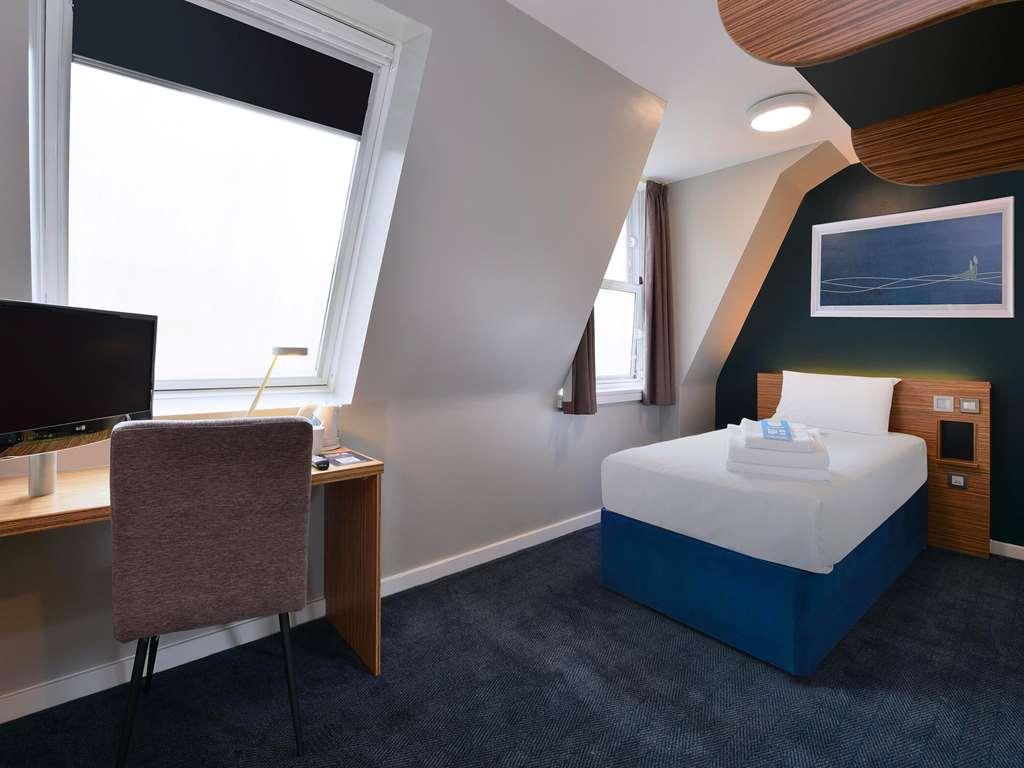 Travelodge London Central Bank 客房 照片