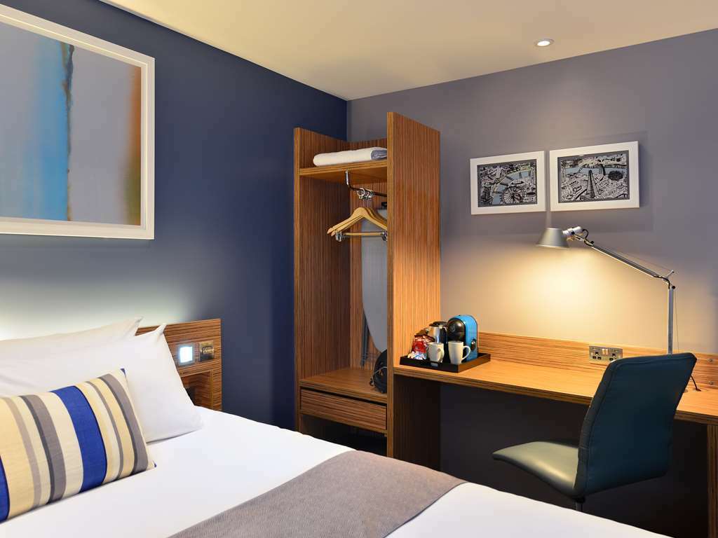 Travelodge London Central Bank 客房 照片