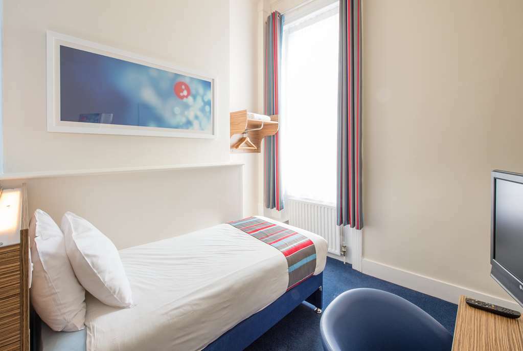 Travelodge London Central Bank 客房 照片